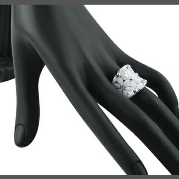 Silver Platinum Plated White flower statement ring NWT - Picture 3 of 10